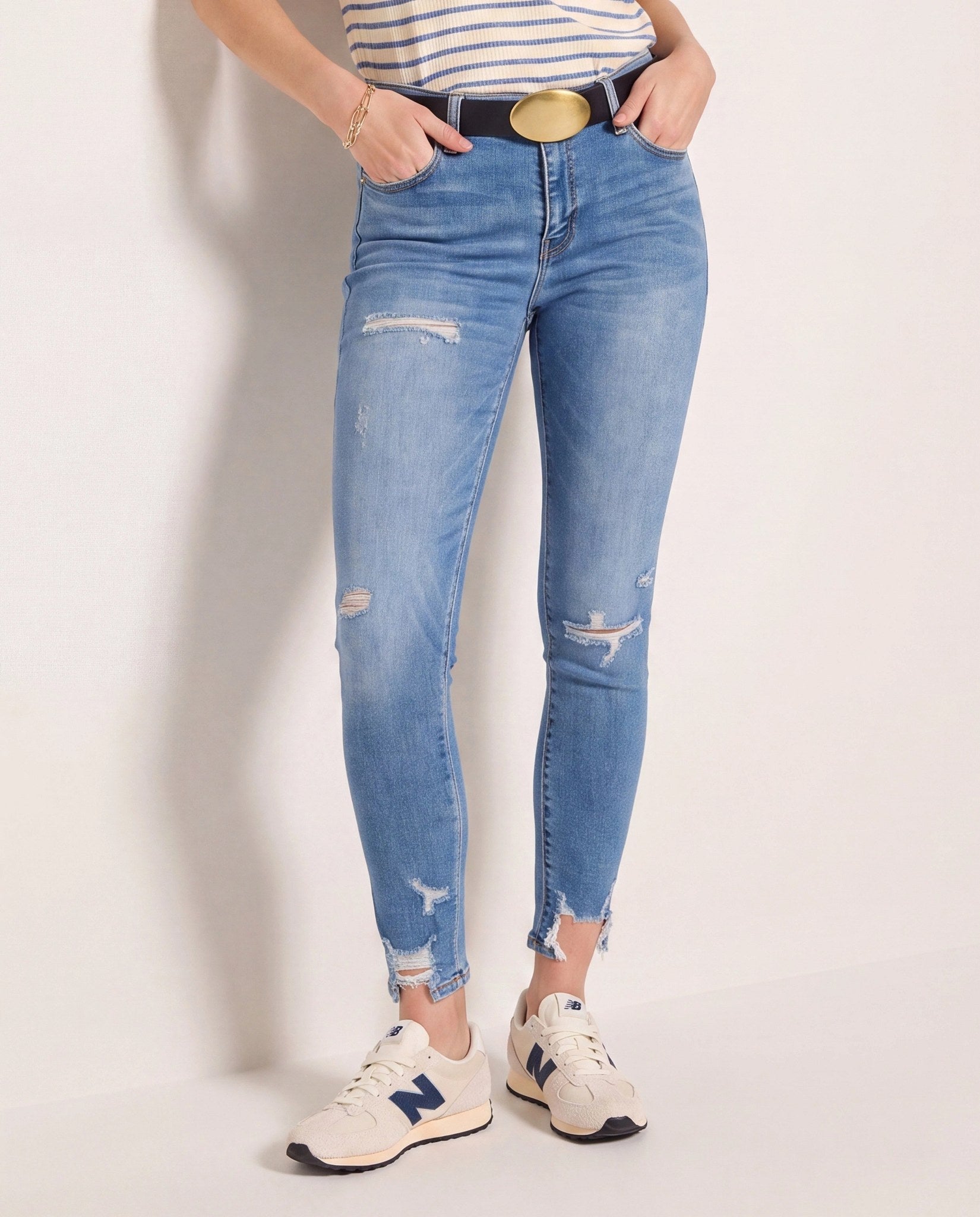Medium Wash $|& SEAS Jett Mid Rise Ankle Skinny Jeans - SOF Front
