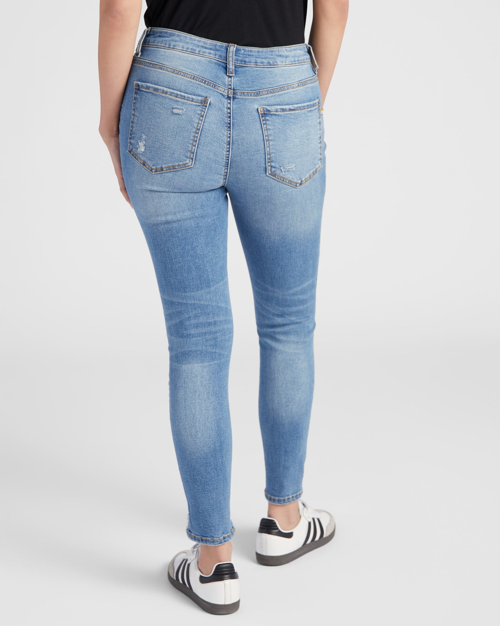 Medium Wash $|& SEAS Jett Mid Rise Ankle Skinny Jeans - SOF Back