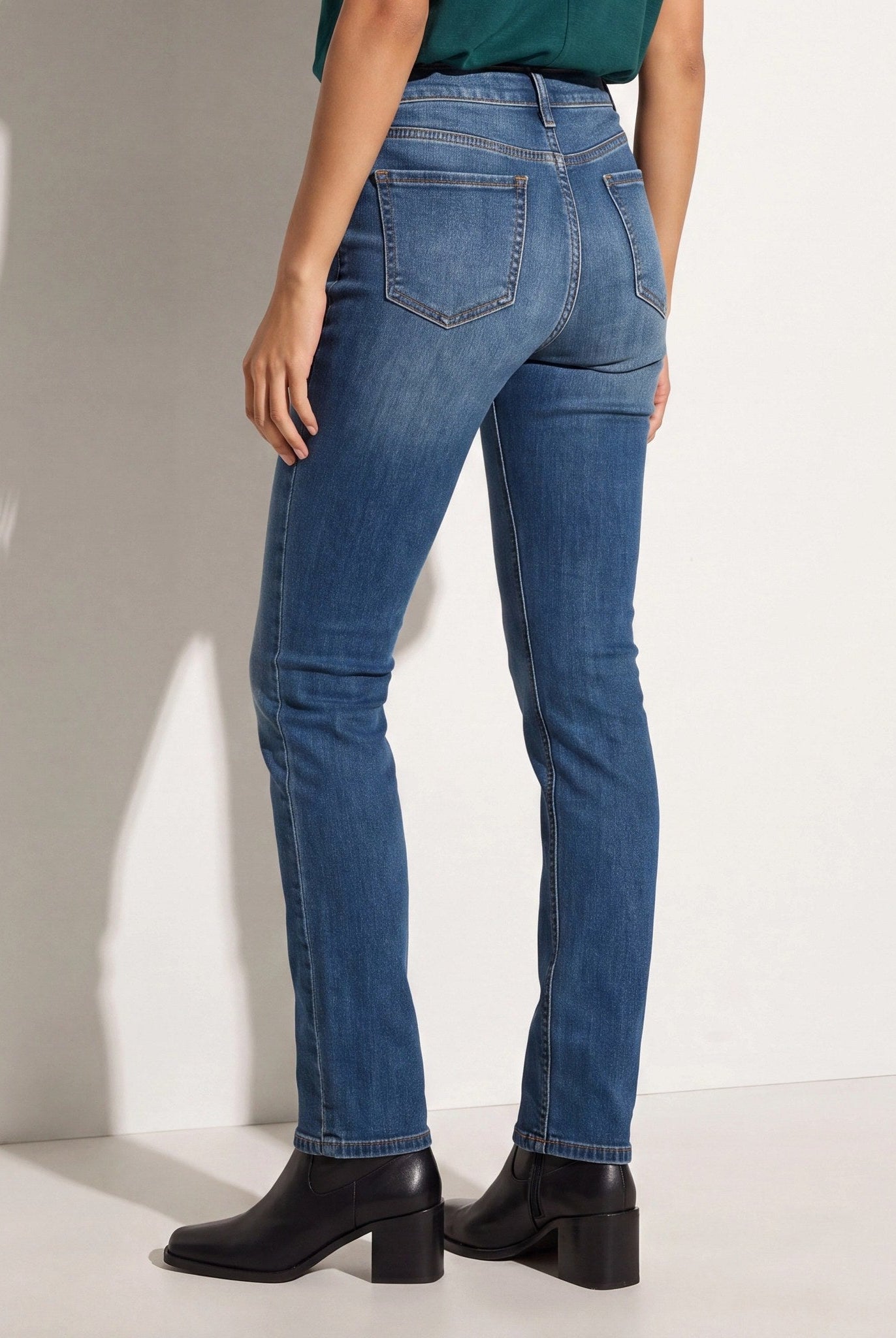 Dark Wash $|& SEAS Mariah Bootcut Jeans - SOF Side