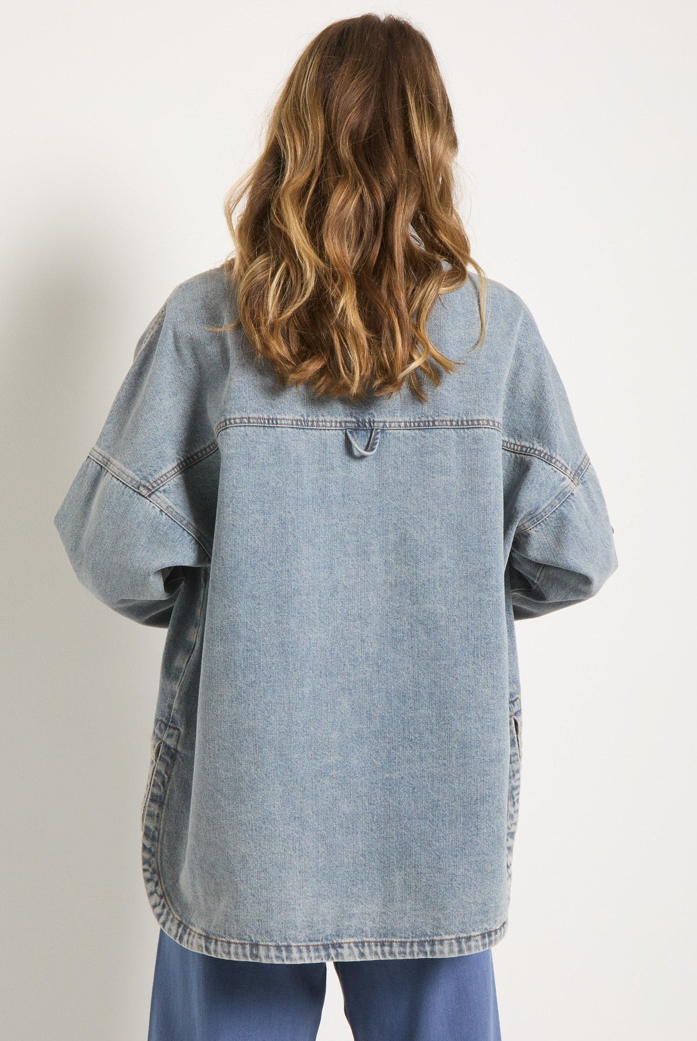 Lakeshore $|& SEAS Hightide Denim Shacket - SOF Back