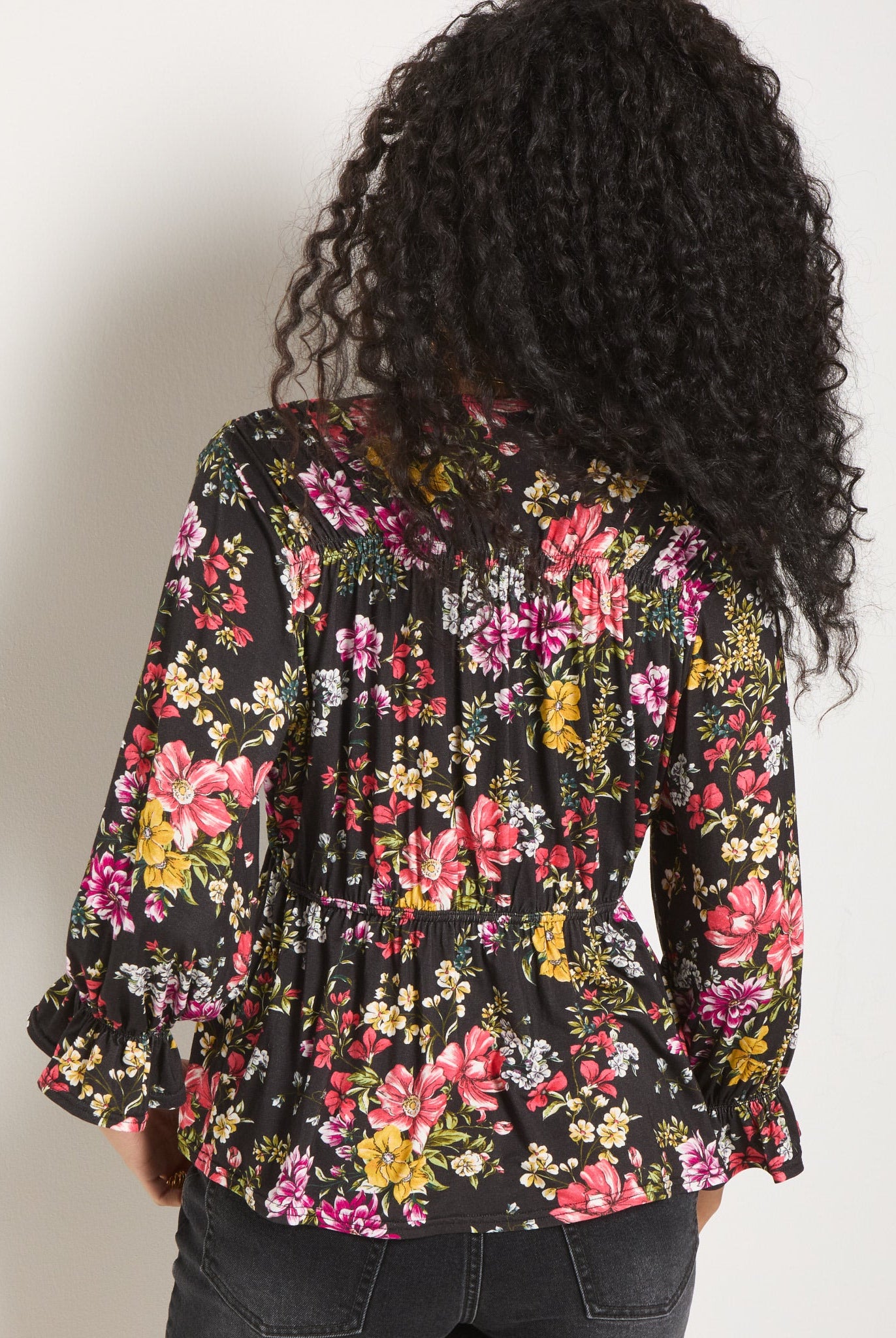 Multi Floral $|& SEAS Sailwind V-Neck Ruffle Top - SOF Back