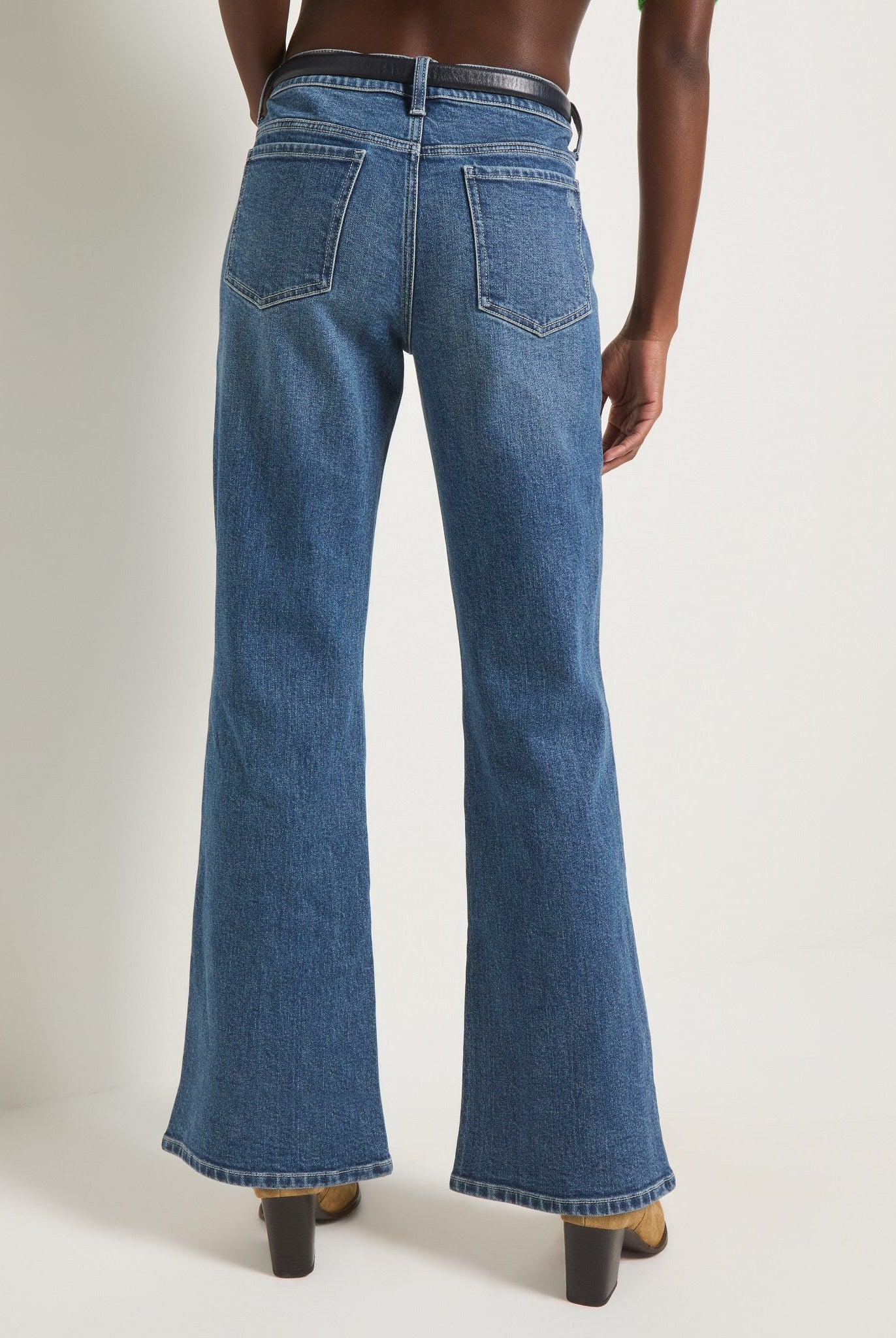 Mid Tone Wash $|& SEAS Skyline Bootcut Jean - SOF Back