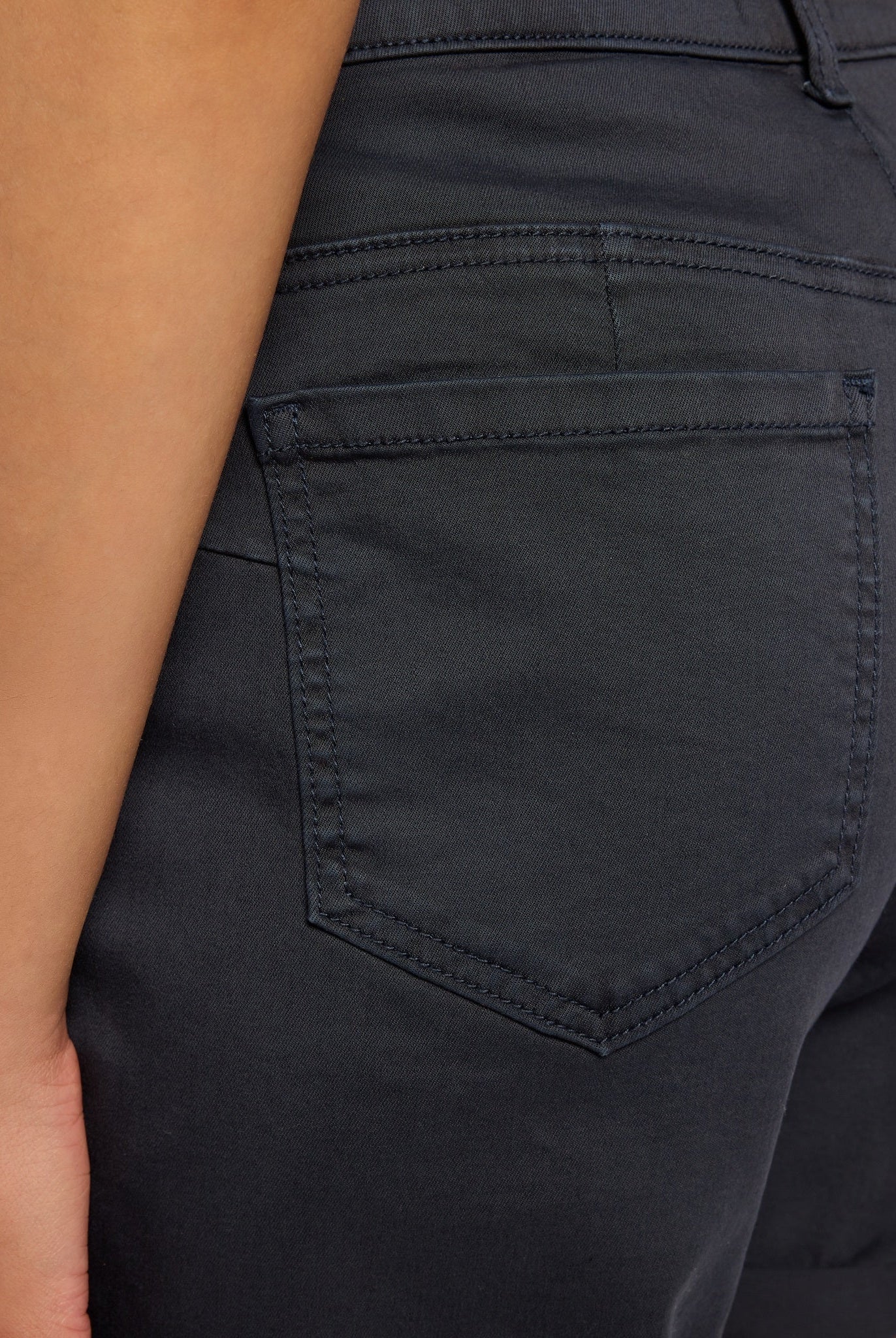 Mariner Midnight $|& SEAS Carrie Rolled Short - VOF Front