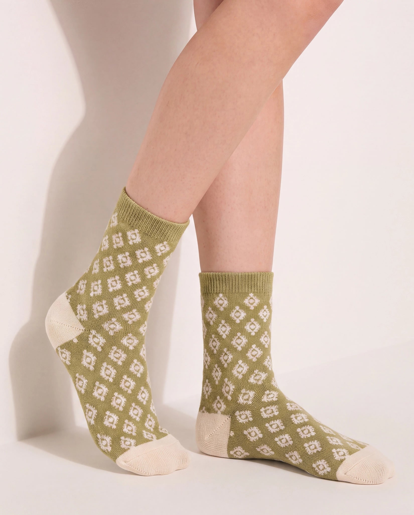 Canyon Multi $|& SEAS 4 Pack Patterned Crew Socks - SOF Front
