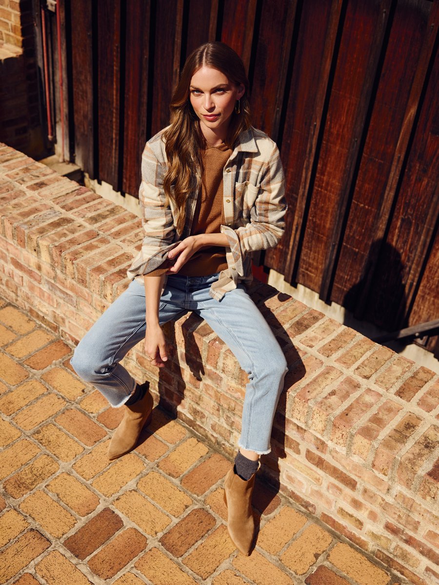 Model in an easy repeatable fall outfit formula