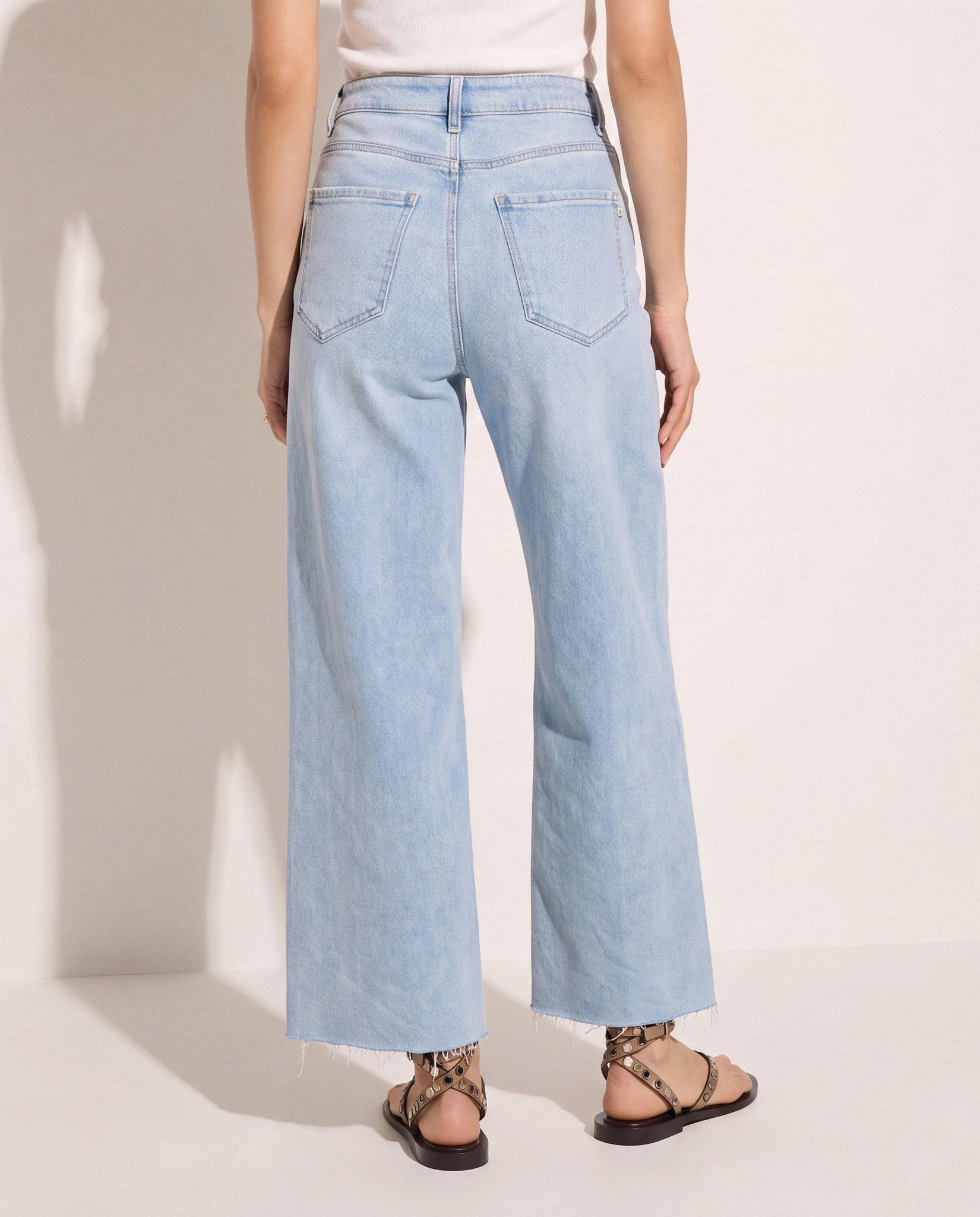 Light Wash $|& SEAS Joni Wide Leg Jeans - SOF Side