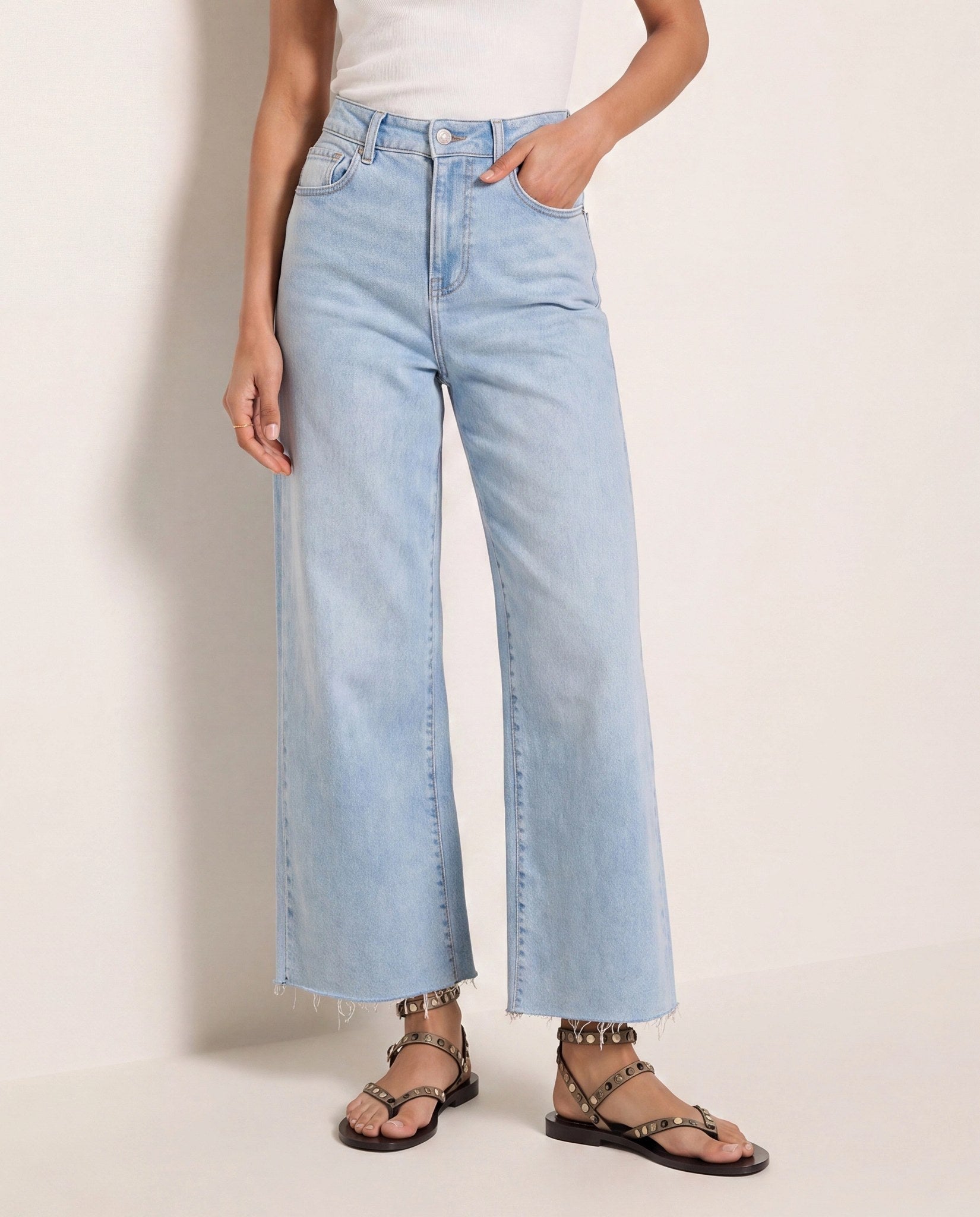 Light Wash $|& SEAS Joni Wide Leg Jeans - SOF Front