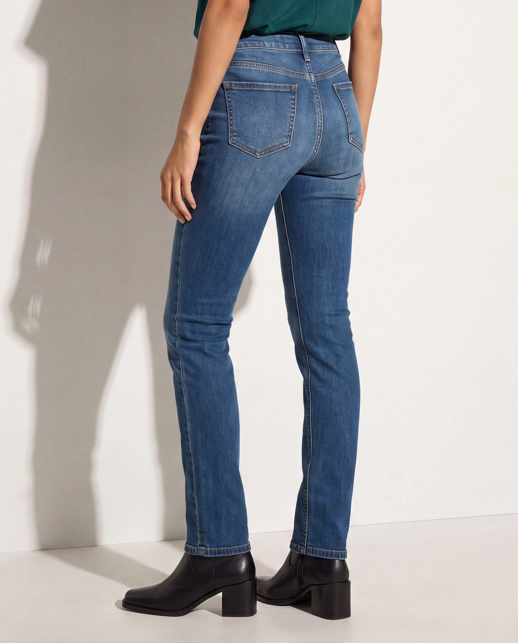 Dark Wash $|& SEAS Mariah Bootcut Jeans - SOF Side