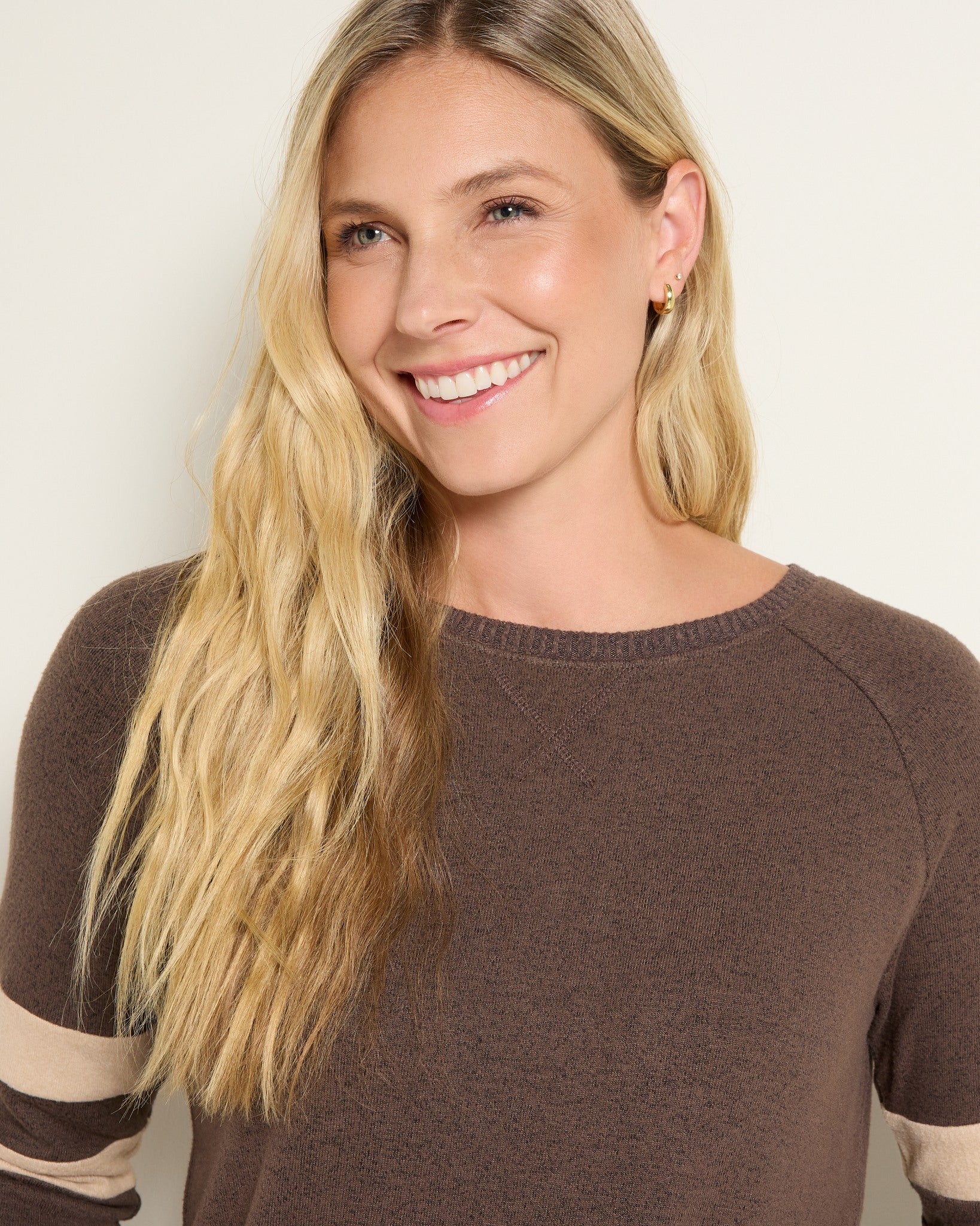 Heather Dark Chocolate/Heather Oatmeal $|& SEAS Shoreline Varsity Cozy Top - VOF Front