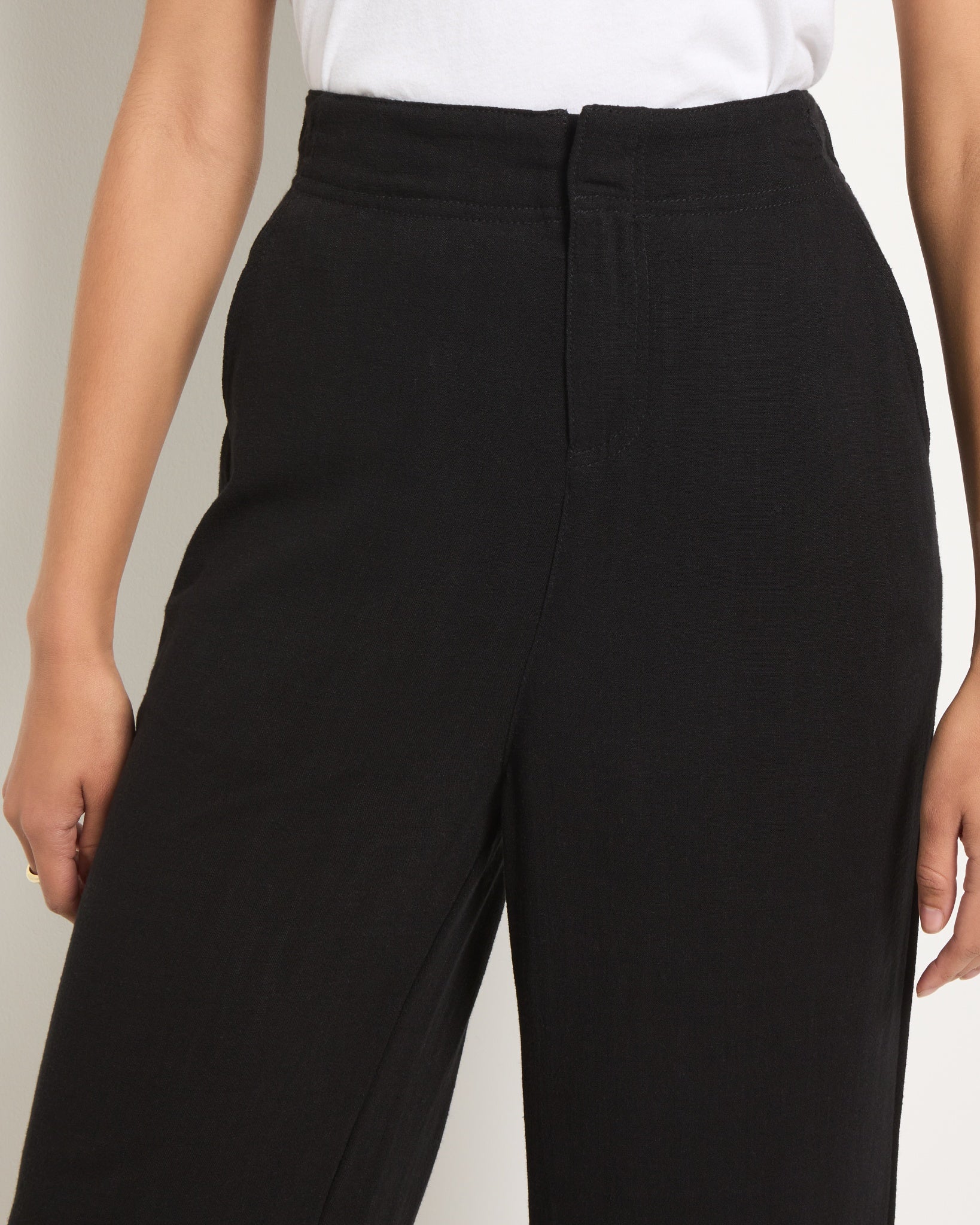 Black $|& SEAS Palomar Linen Blend Crop Pant - SOF Full Front