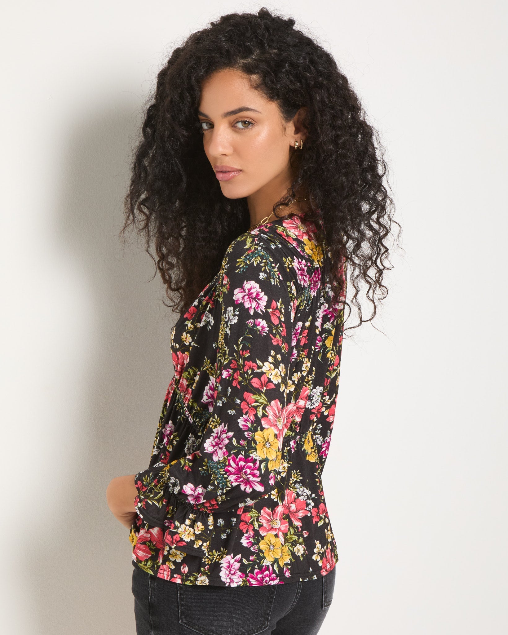 Multi Floral $|& SEAS Sailwind V-Neck Ruffle Top - VOF Side