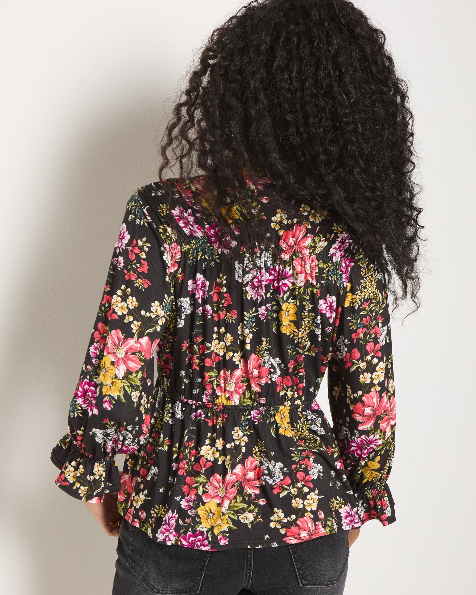 Multi Floral $|& SEAS Sailwind V-Neck Ruffle Top - SOF Back