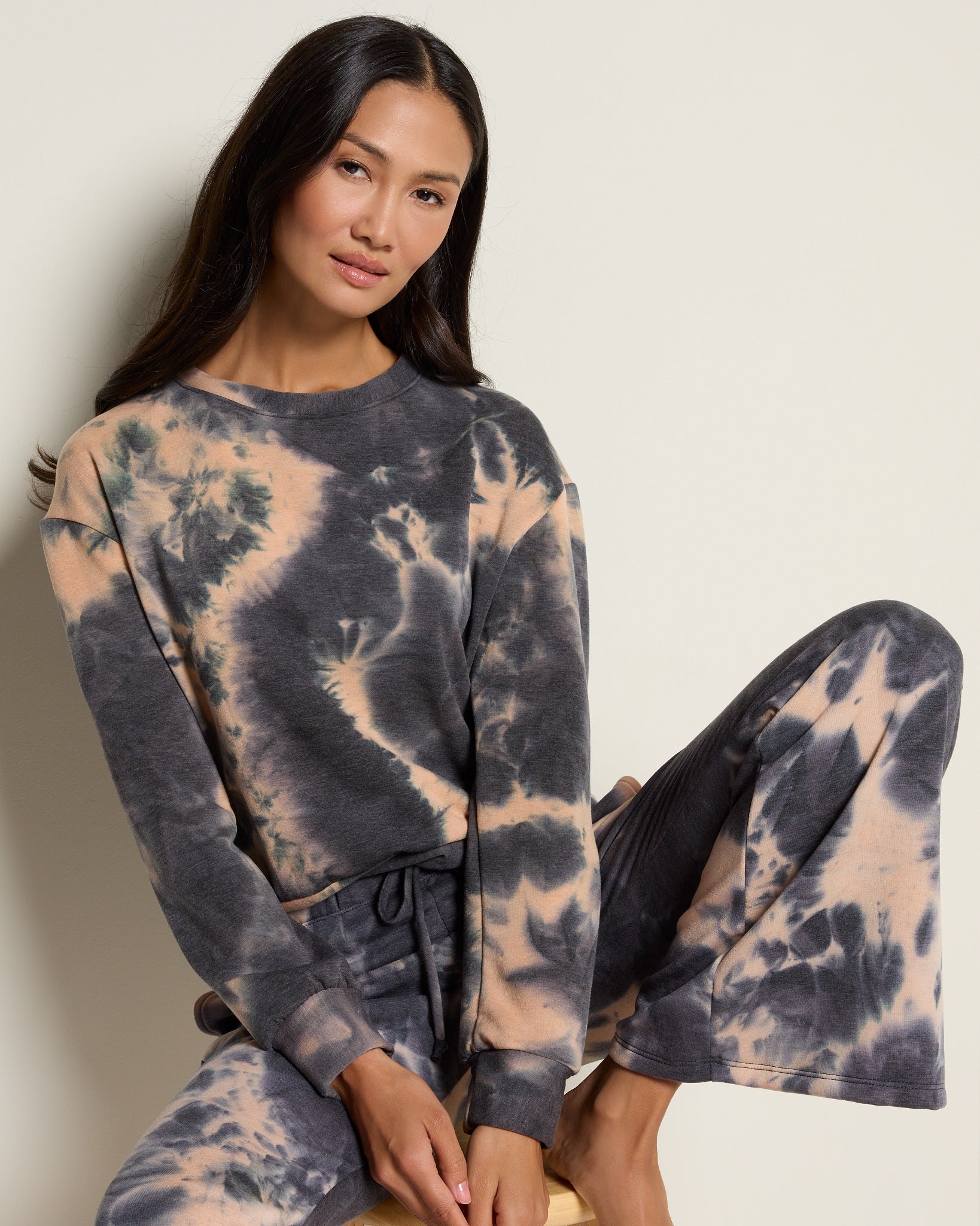 Black/Peach $|& SEAS Lara Pullover - SOF Front