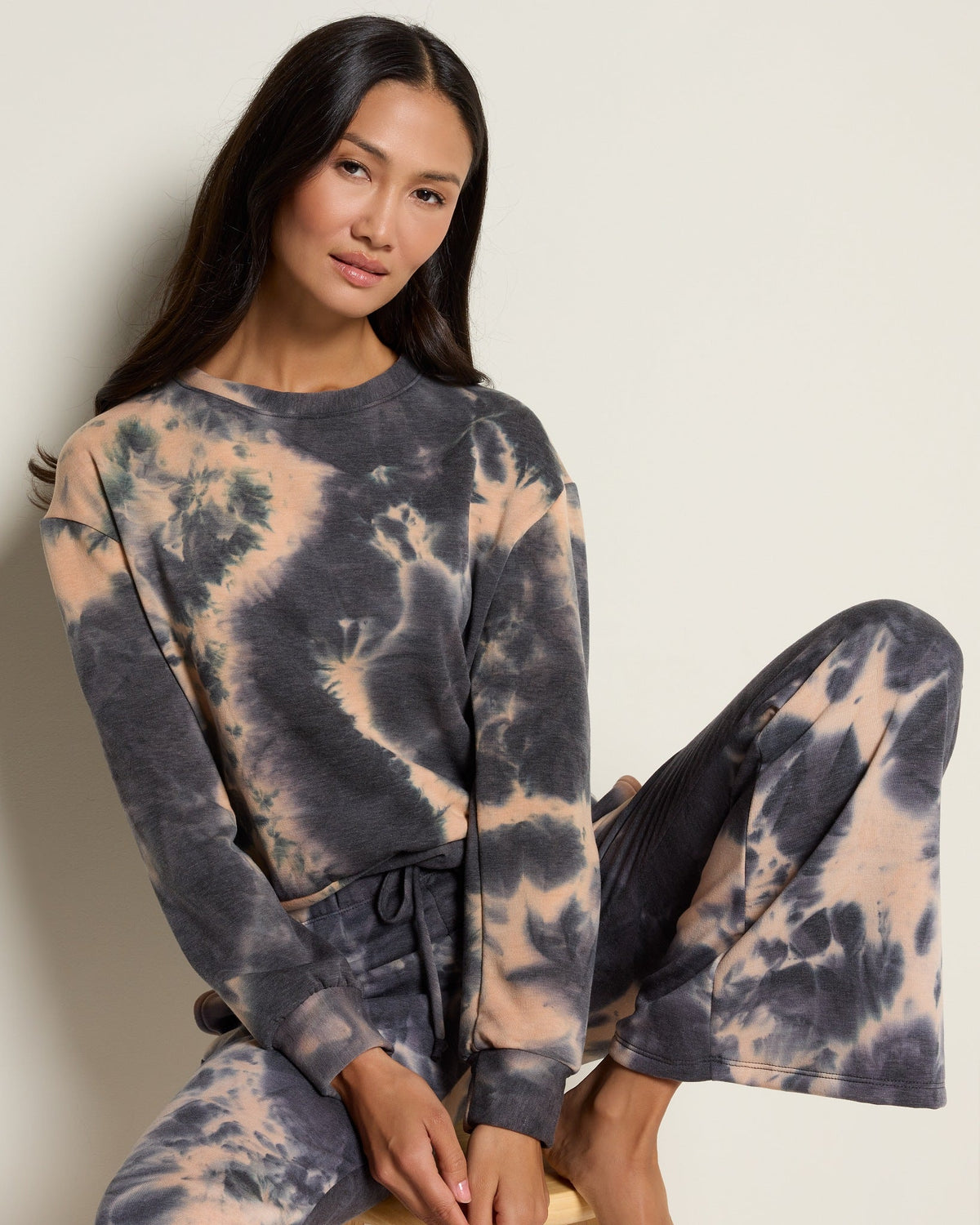 Black/Peach $|& SEAS Lara Pullover - SOF Front